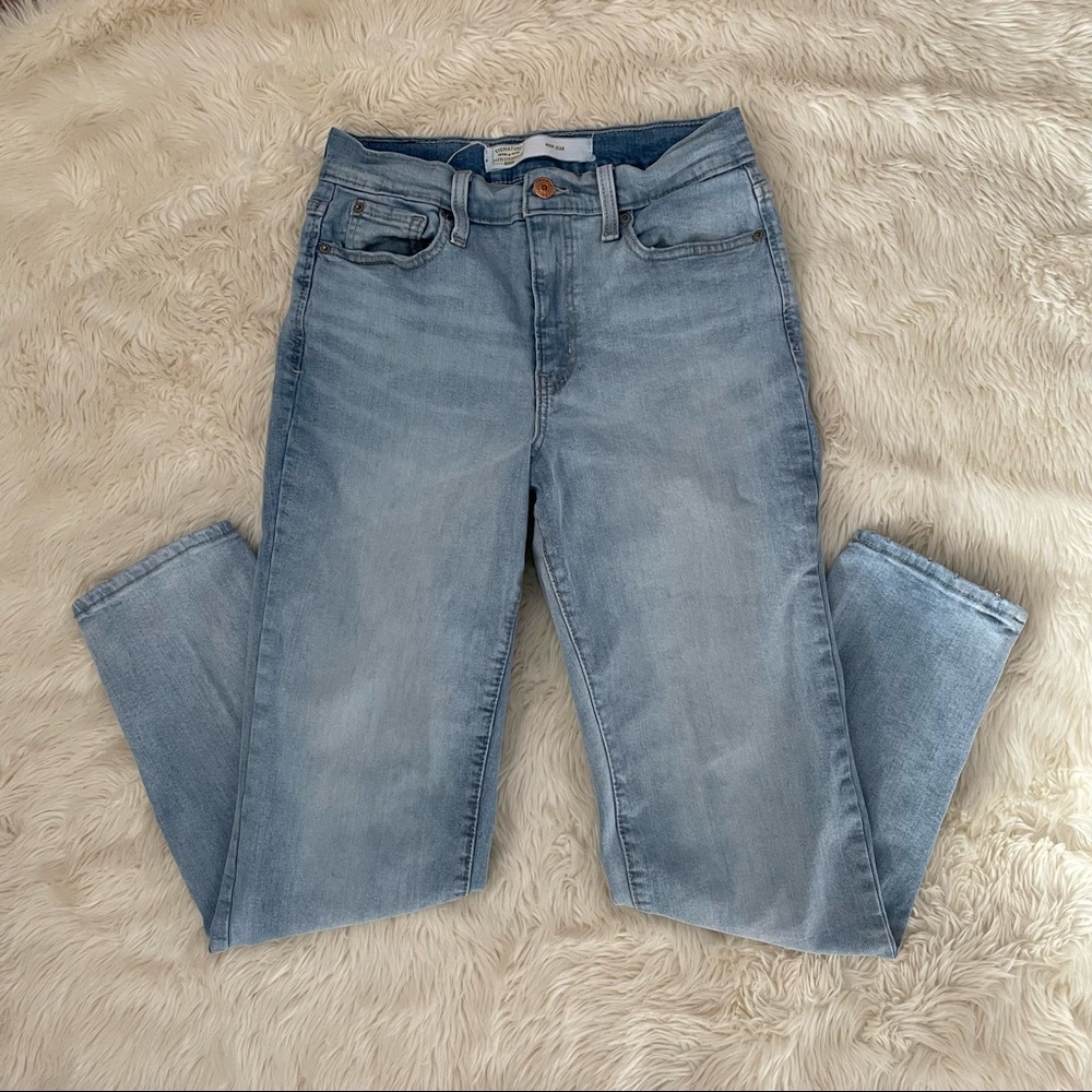 Signature Levi Strauss Gold Light Wash Mom Jeans Size 26
